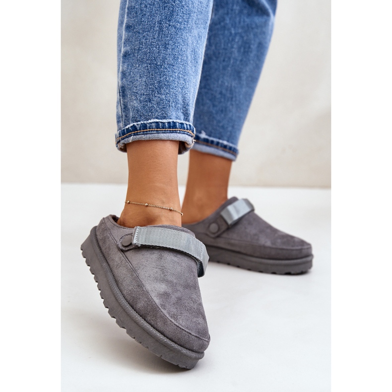 Chanclas de mujer con aislamiento de pelo y plataforma gris Azida 2