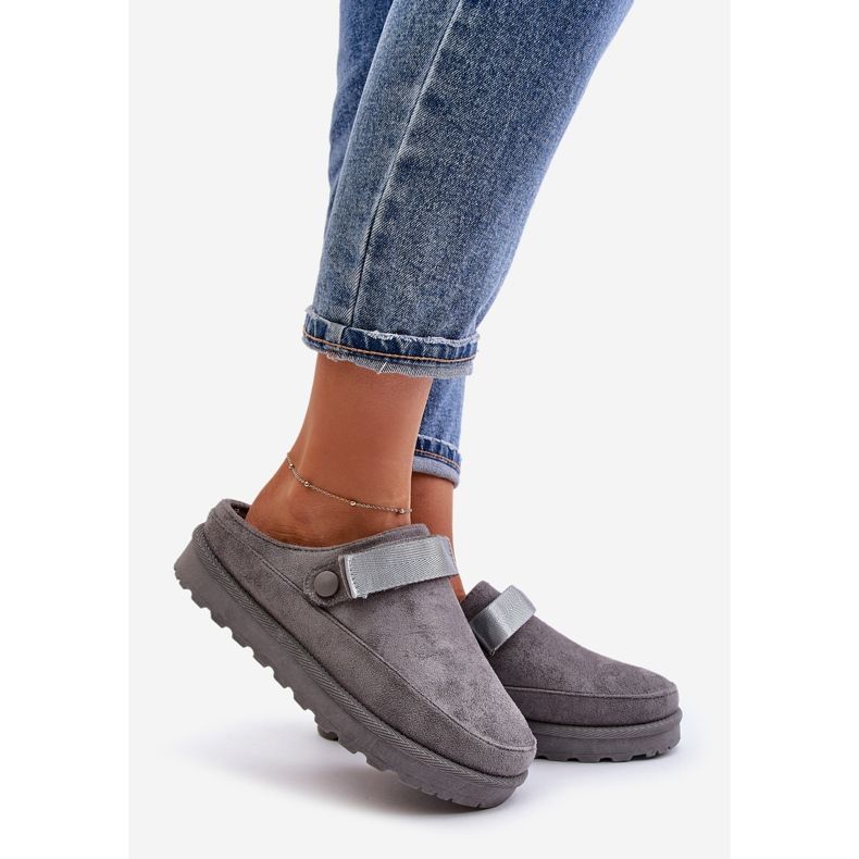 Chanclas de mujer con aislamiento de pelo y plataforma gris Azida 1