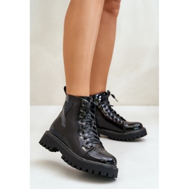 Botines de mujer de charol con cremallera y corazón decorativo negro Obeena 3