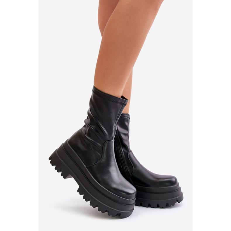 Botines Florinara negros sobre plataforma maciza. 1