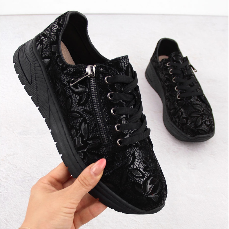 Zapatos mujer de piel negra con flores T.Sokolski J24-333 negro 1