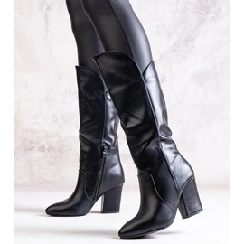 Botas negras de tacón confeccionadas en ecopiel Amare. negro 1