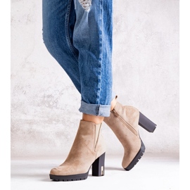Botines beige con pedrería de Hayet 2