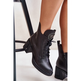Botines aislados con tacones altos enormes, piel natural, negro Vinceza 66676 8