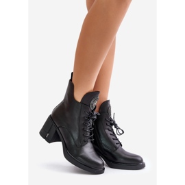 Botines aislados con tacones altos enormes, piel natural, negro Vinceza 66676 1