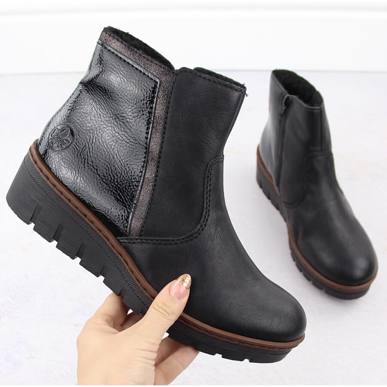 Cómodos botines de mujer charol negro Rieker X9150-00 1
