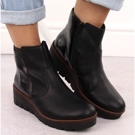 Cómodos botines de mujer charol negro Rieker X9150-00 6