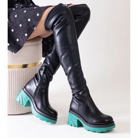 Botas aislantes negras con un enorme bloque Meragomi negro 3