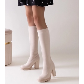 Botas slip-on de tacón Saria beige 1 Botas slip-on de tacón Saria beige 1