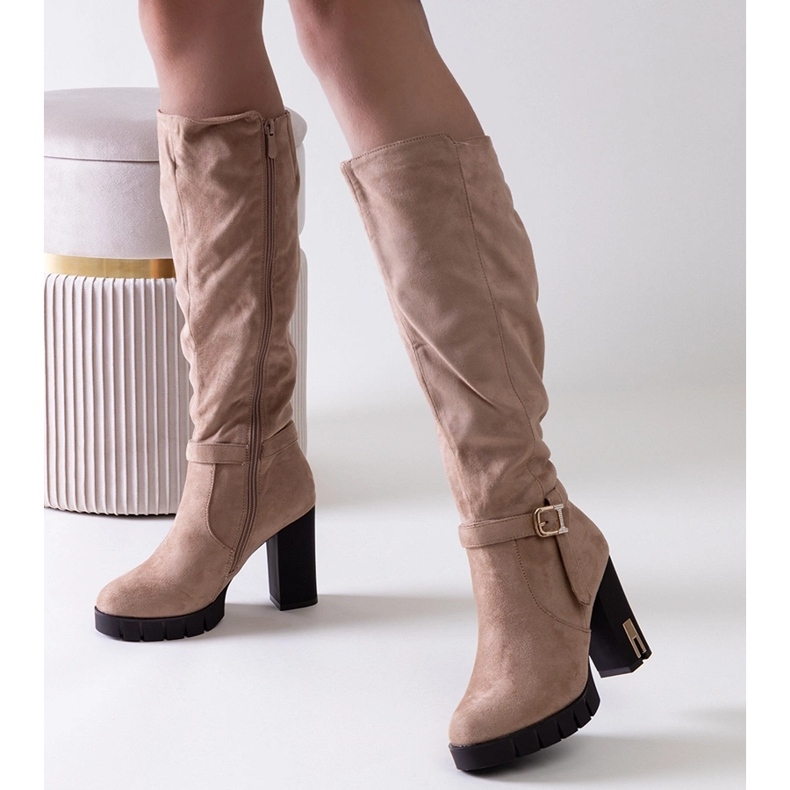 Botas de tacón alto con aislamiento beige de Alra 1