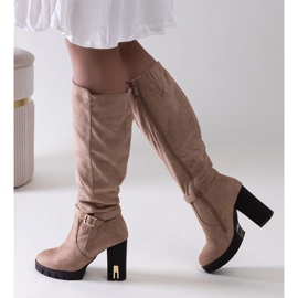 Botas de tacón alto con aislamiento beige de Alra 3