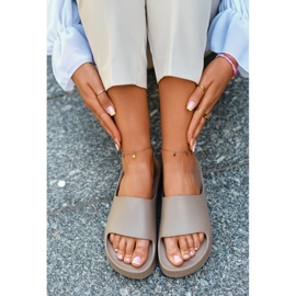 NEWS Chanclas Airaplea con plataforma de espuma de mujer de color marrón beige 2