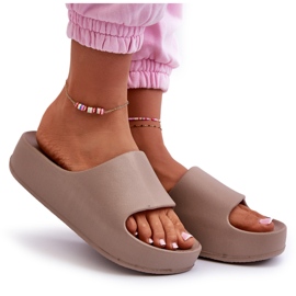 NEWS Chanclas Airaplea con plataforma de espuma de mujer de color marrón beige 4