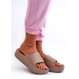 NEWS Chanclas Airaplea con plataforma de espuma de mujer de color marrón beige 3