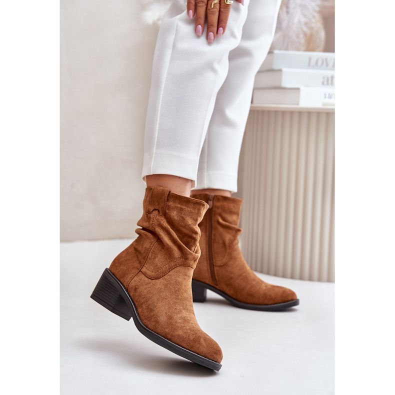 Botas de mujer con aislamiento Camel Zinanya y tacón bajo con parte superior fruncida marrón 2 Botas de mujer con aislamiento Camel Zinanya y tacón bajo con parte superior fruncida marrón 2