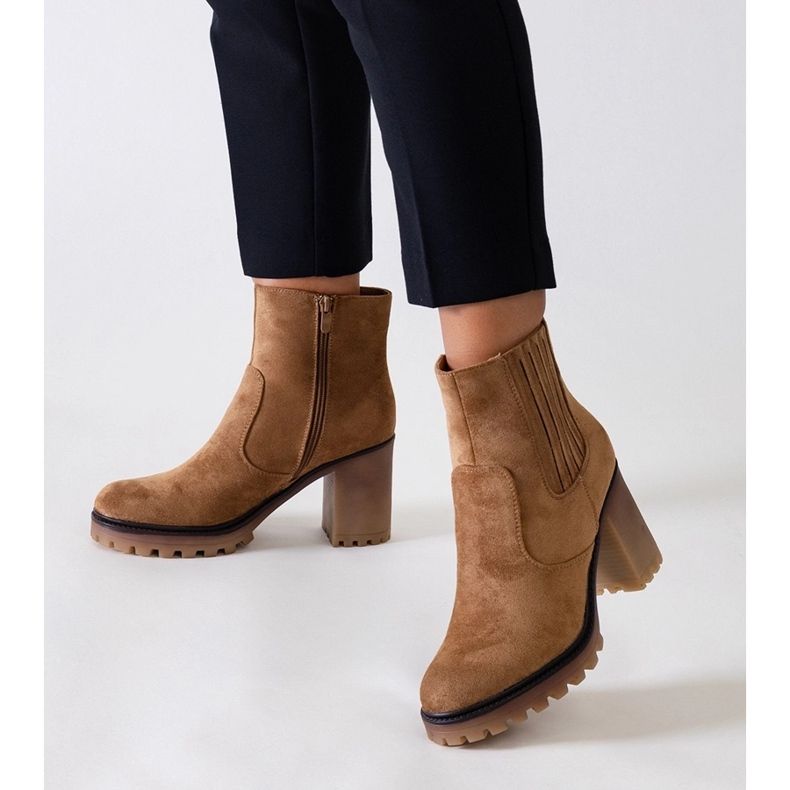 Botas marrones con tacón alto macizo, ante ecológico Dunyana marrón 1 Botas marrones con tacón alto macizo, ante ecológico Dunyana marrón 1