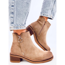 Botines tacón bajo de nobuk color caqui Levere beige 3