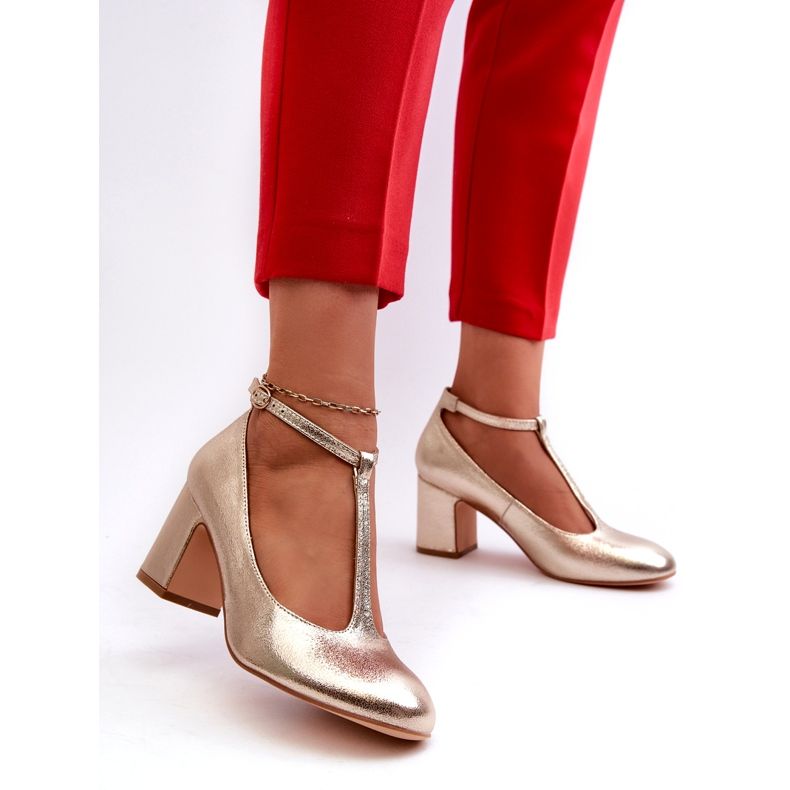 Mascara Bombas para mujeres con cuero ecológico en el Post Golden Metalic dorado 3