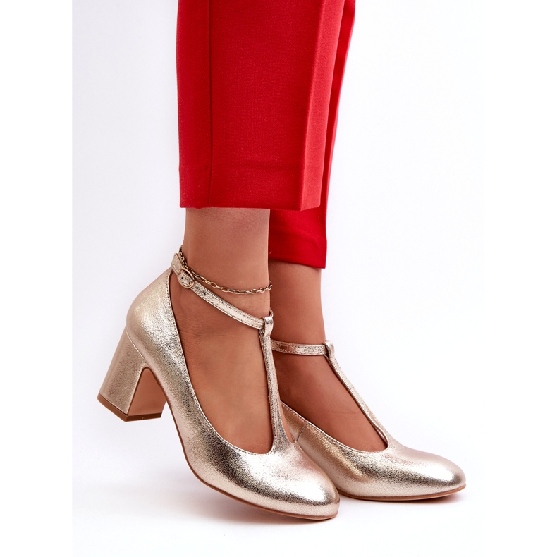 Mascara Bombas para mujeres con cuero ecológico en el Post Golden Metalic dorado 2