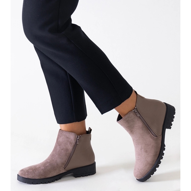 Botas de plataforma marrones confeccionadas en ante ecológico Kirla marrón 1 Botas de plataforma marrones confeccionadas en ante ecológico Kirla marrón 1