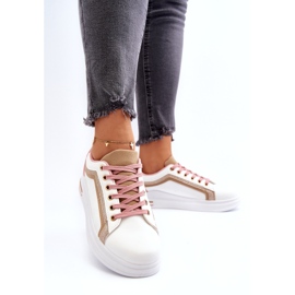 Deportes femeninos se pone escoba con brillo beige blanco 3 Deportes femeninos se pone escoba con brillo beige blanco 3