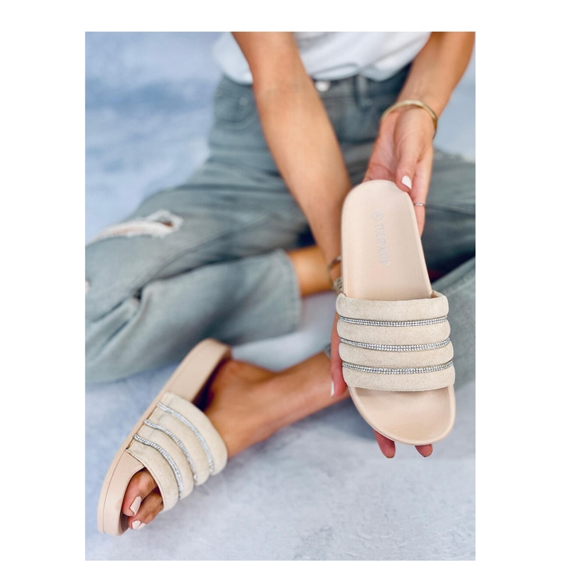 Sandalia chancla pedrería beige 1