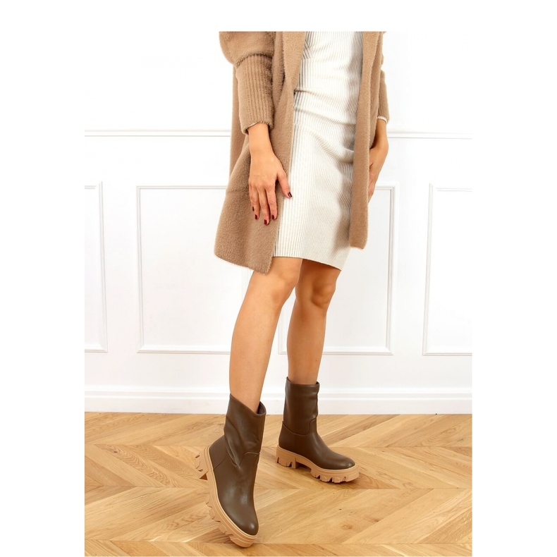 Botines verdes de corte recto 2 Botines verdes de corte recto 2