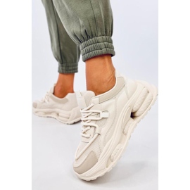 Zapatillas de mujer beige. 1