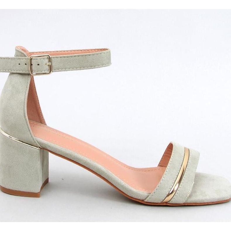 Sandalias verdes de tacón bajo 1