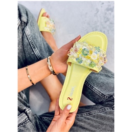 Zapatillas verdes con piedras de colores 1