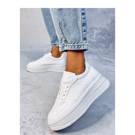 Zapatillas blancas de mujer. blanco 2