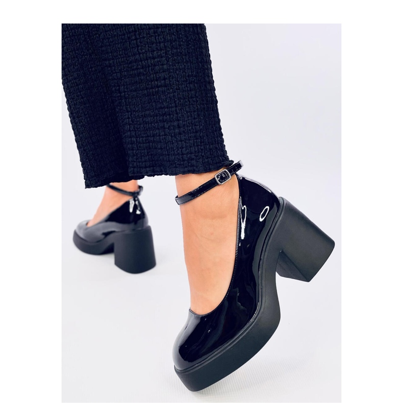 Zapatos negros de tacón alto 1