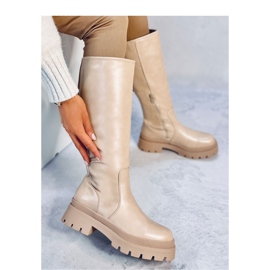Botas beige con suela gruesa. 1 Botas beige con suela gruesa. 1