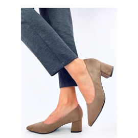 Zapatos de salón caqui de tacón bajo marrón 3