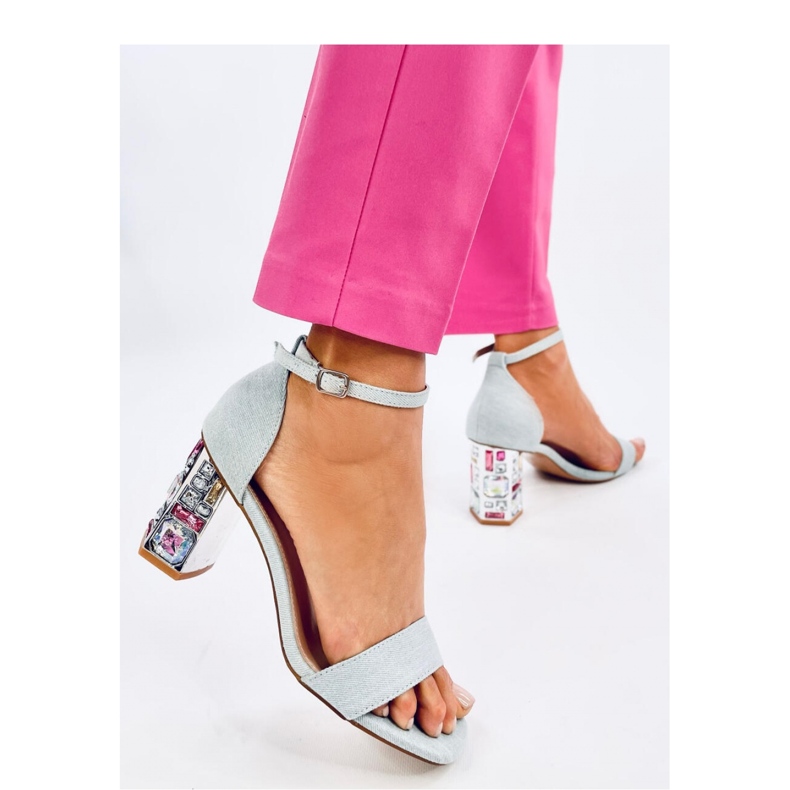 Sandalias de tacón jean con pedrería azul 1