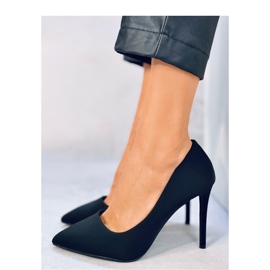 Tacones altos de mujer negros. 3