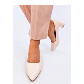 Zapatos de tacón bajo y flor plena beige 2