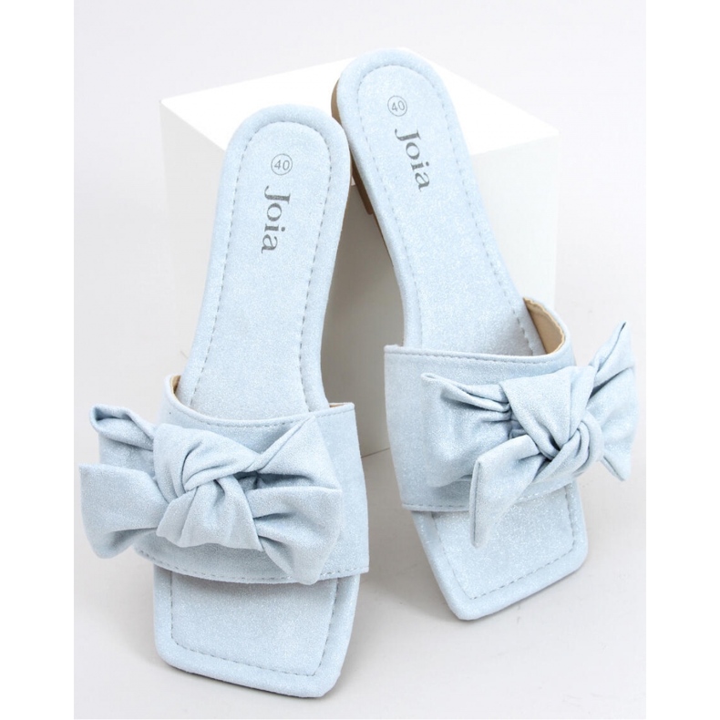 Chanclas azules con suela cuadrada. 1