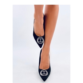 Tacones negros con decoración de cristal. 3