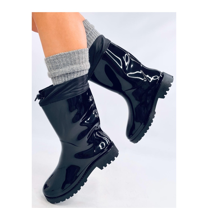 Chanclas pintadas con puño negro. 1