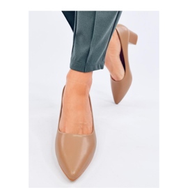 Zapatos de salón caqui de tacón bajo marrón 2