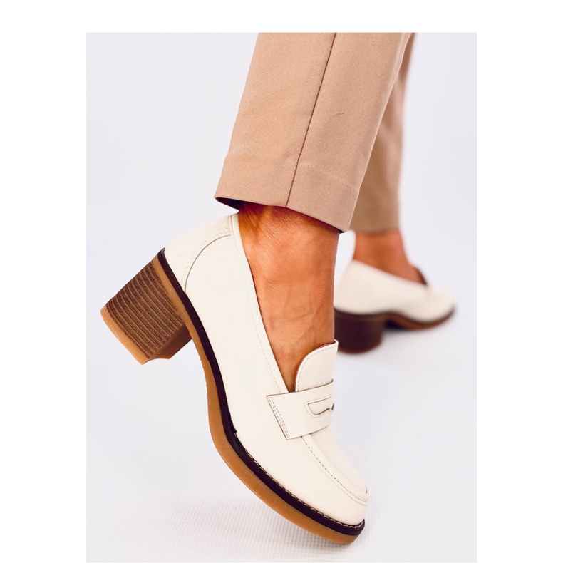 Mocasines beige de tacón 1