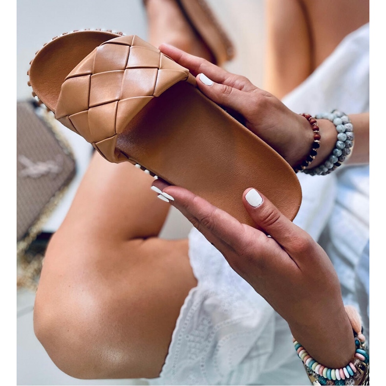 Sandalia chanclas Sunny Khaki para mujer - Inello marrón 1