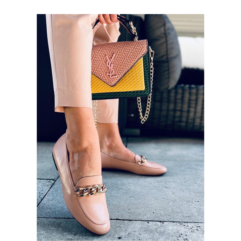 Mocasines de mujer nude con cadena. beige 2