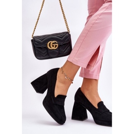 Zapatos de salón de mujer negros con tacón macizo. 2