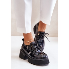 Zapatos de mujer decorados con detalles en Laca Negra. negro 2