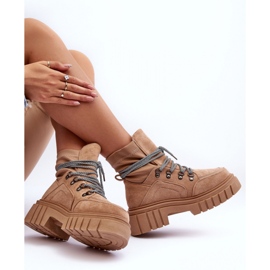 Botines de mujer de ante con plataforma. beige 2