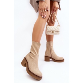 Botines de mujer beige con tacones macizos. 1 Botines de mujer beige con tacones macizos. 1