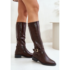 Botas clásicas de mujer con hebilla marrón. 1 Botas clásicas de mujer con hebilla marrón. 1