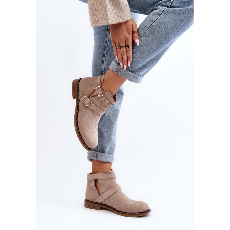 Botines de mujer beige con rayas decorativas 2 Botines de mujer beige con rayas decorativas 2